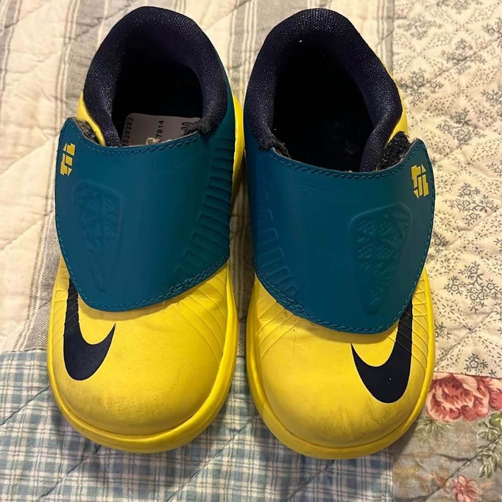Kids water shoes Nike size 6